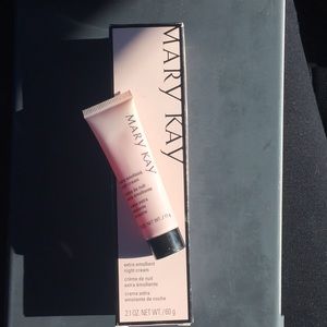 Mary Kay extra emollient night cream